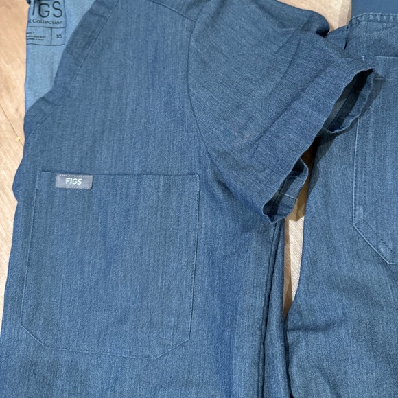 FIGS Heather Denim - One pocket top and Livingston wide leg pant - Picture 2 of 4